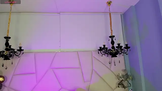 Aitana Hilton  online show from 11/10/25, 11:42