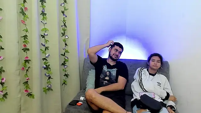 Snapshot of blueroom_party chatting on 02/01/25, 11:43 blueroom party online show from 02/01/25, 11:43