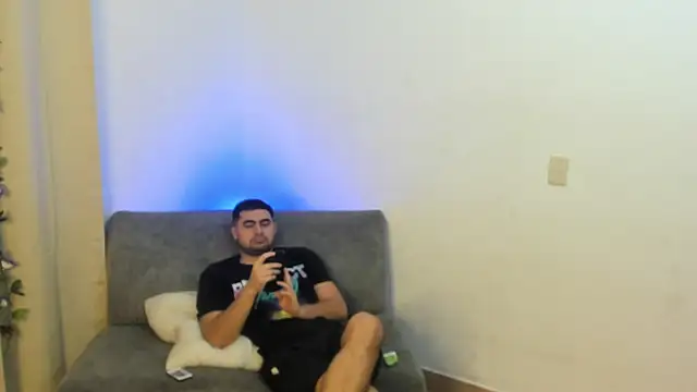 Snapshot of blueroom_party chatting on 02/10/25, 12:29 blueroom party online show from 02/10/25, 12:29