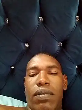 Elnegro28 online show from 10/18/25, 04:08