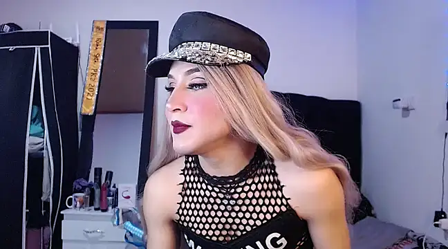 Snapshot of Georgina_Giio chatting on 02/19/25, 11:04 Georgina Giio online show from 02/19/25, 11:04