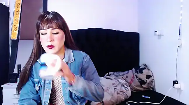 Snapshot of Georgina_Giio chatting on 02/21/25, 11:54 Georgina Giio online show from 02/21/25, 11:54