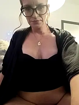 F0xLeigh online show from 11/27/25, 04:31