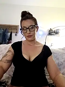 F0xLeigh online show from 12/17/25, 08:09