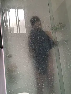 Latinos 2001 online show from 12/01/25, 01:16