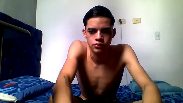 Latinos 2001 online show from 05/23/26, 02:21