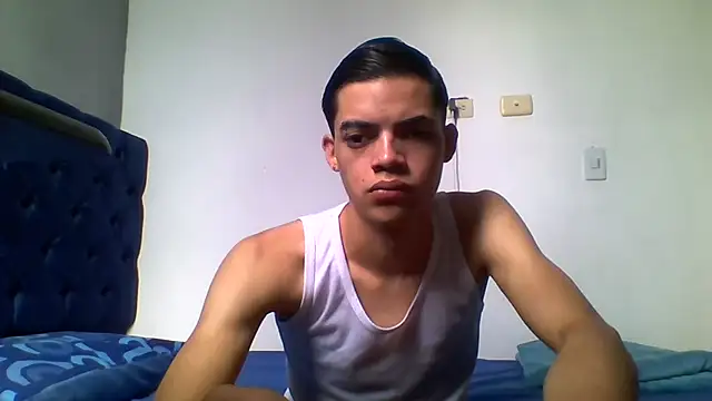 Latinos 2001 online show from 06/07/26, 02:21