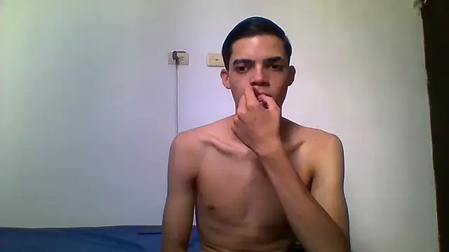 Latinos 2001 online show from 06/11/26, 02:26