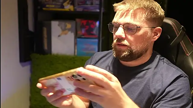 Snapshot of justinitt chatting on 09/15/25, 08:09 justinitt online show from 09/15/25, 08:09