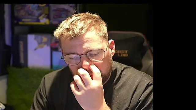 Snapshot of justinitt chatting on 09/17/25, 09:33 justinitt online show from 09/17/25, 09:33