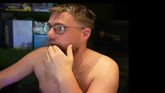 Snapshot of justinitt chatting on 09/18/25, 09:44 justinitt online show from 09/18/25, 09:44