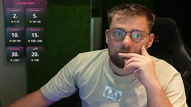 Snapshot of justinitt chatting on 09/21/25, 07:48 justinitt online show from 09/21/25, 07:48