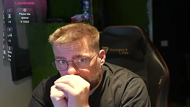 Snapshot of justinitt chatting on 09/24/25, 03:37 justinitt online show from 09/24/25, 03:37