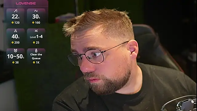 Snapshot of justinitt chatting on 09/25/25, 08:40 justinitt online show from 09/25/25, 08:40