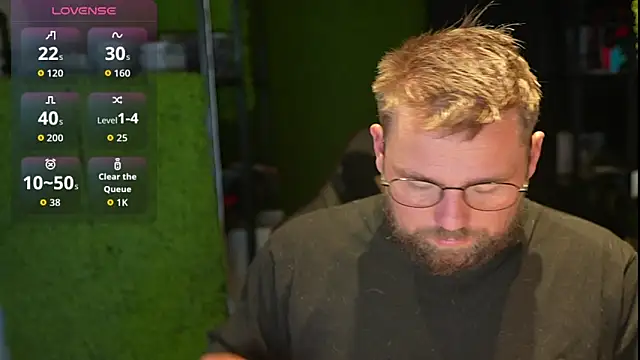 Snapshot of justinitt chatting on 10/02/25, 10:33 justinitt online show from 10/02/25, 10:33