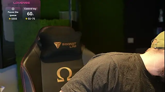 Snapshot of justinitt chatting on 10/07/25, 09:17 justinitt online show from 10/07/25, 09:17