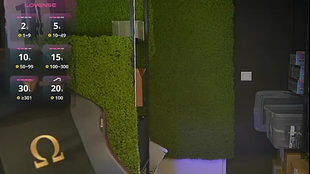 Snapshot of justinitt chatting on 10/08/25, 08:56 justinitt online show from 10/08/25, 08:56