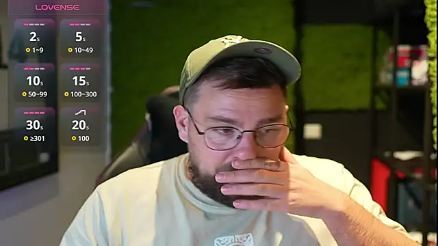 Snapshot of justinitt chatting on 10/20/25, 08:31 justinitt online show from 10/20/25, 08:31