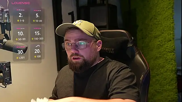 Snapshot of justinitt chatting on 11/10/25, 01:10 justinitt online show from 11/10/25, 01:10