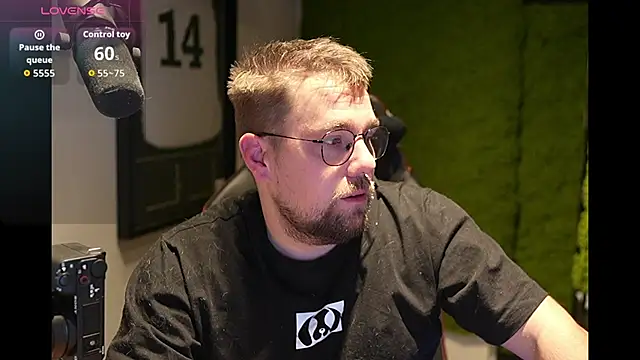 Snapshot of justinitt chatting on 11/29/25, 11:02 justinitt online show from 11/29/25, 11:02