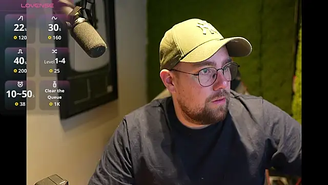 Snapshot of justinitt chatting on 12/01/25, 07:35 justinitt online show from 12/01/25, 07:35