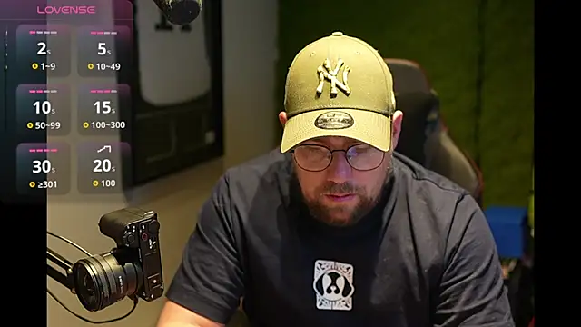 Snapshot of justinitt chatting on 12/03/25, 07:49 justinitt online show from 12/03/25, 07:49