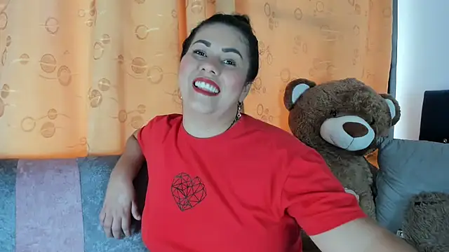 Snapshot of thamara226 chatting on 01/14/26, 03:39 thamara226 online show from 01/14/26, 03:39