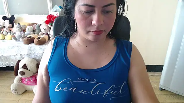 Snapshot of thamara226 chatting on 02/13/26, 02:13 thamara226 online show from 02/13/26, 02:13