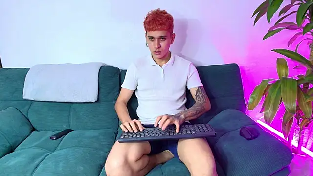 Snapshot of Sky_dirty chatting on 01/30/25, 08:42 Sky dirty online show from 01/30/25, 08:42
