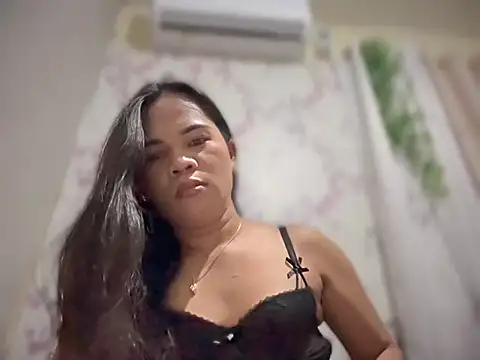 Snapshot of SophiaCourthaway chatting on 09/13/25, 03:01 SophiaCourthaway online show from 09/13/25, 03:01