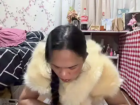 Snapshot of SophiaCourthaway chatting on 10/08/25, 04:26 SophiaCourthaway online show from 10/08/25, 04:26