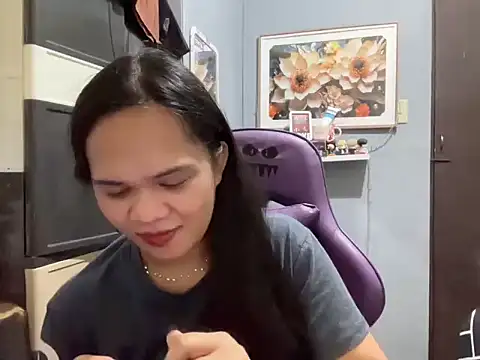 Snapshot of SophiaCourthaway chatting on 12/15/25, 11:09 SophiaCourthaway online show from 12/15/25, 11:09