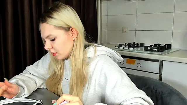 Snapshot of SynnoveEyre chatting on 02/17/25, 02:37 SynnoveEyre online show from 02/17/25, 02:37