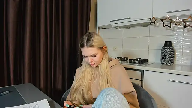 Snapshot of SynnoveEyre chatting on 02/21/25, 02:48 SynnoveEyre online show from 02/21/25, 02:48