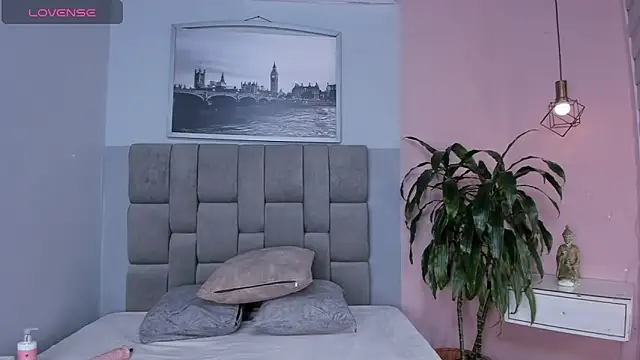 janna lopez  online show from 10/26/25, 06:19