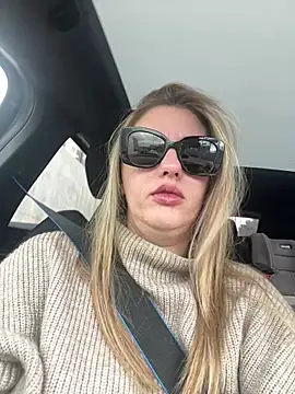 Snapshot of Megan_off chatting on 03/18/25, 11:30 Megan off online show from 03/18/25, 11:30