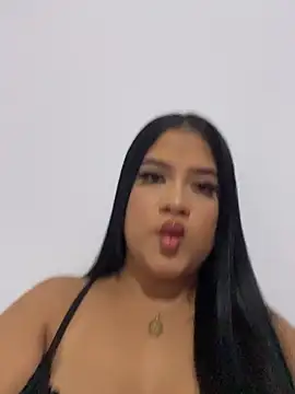 Snapshot of Cinnamon-Dirty chatting on 12/13/25, 10:15 Cinnamon-Dirty online show from 12/13/25, 10:15