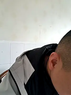 Snapshot of swg176 chatting on 11/12/25, 01:28 swg176 online show from 11/12/25, 01:28