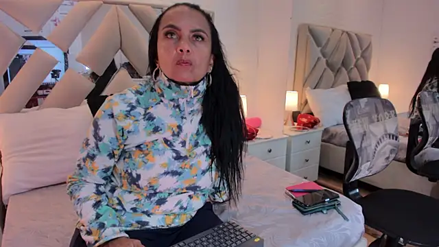 raquell moore online show from 01/17/25, 06:04