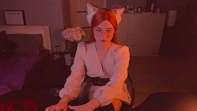 Snapshot of foxy_jpg chatting on 11/17/25, 10:15 foxy jpg online show from 11/17/25, 10:15