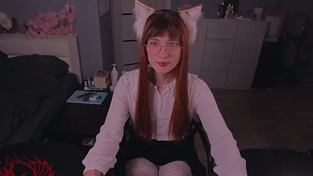 Snapshot of foxy_jpg chatting on 07/18/26, 01:21 foxy jpg online show from 07/18/26, 01:21