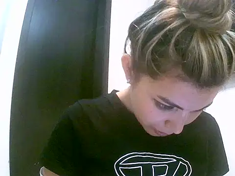 Snapshot of VittoriaTaylor chatting on 04/03/26, 09:57 VittoriaTaylor online show from 04/03/26, 09:57