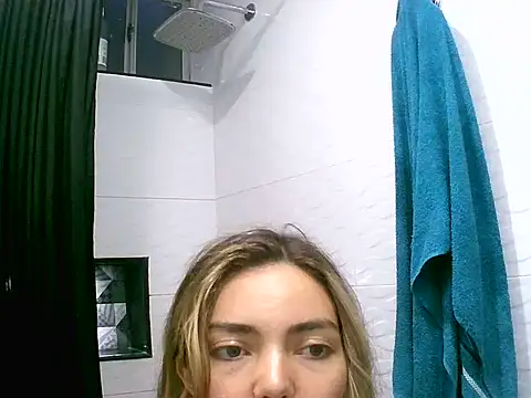 Snapshot of VittoriaTaylor chatting on 04/11/26, 11:20 VittoriaTaylor online show from 04/11/26, 11:20