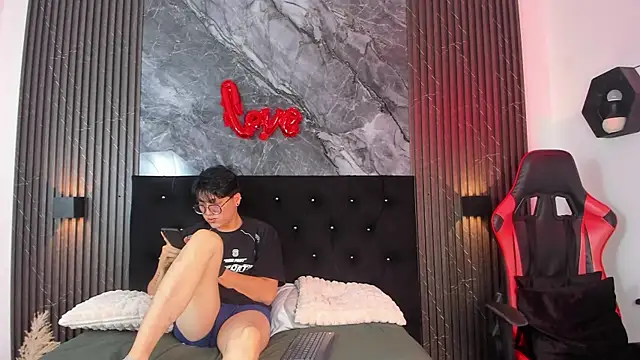 vanilla hot online show from 02/17/25, 01:21