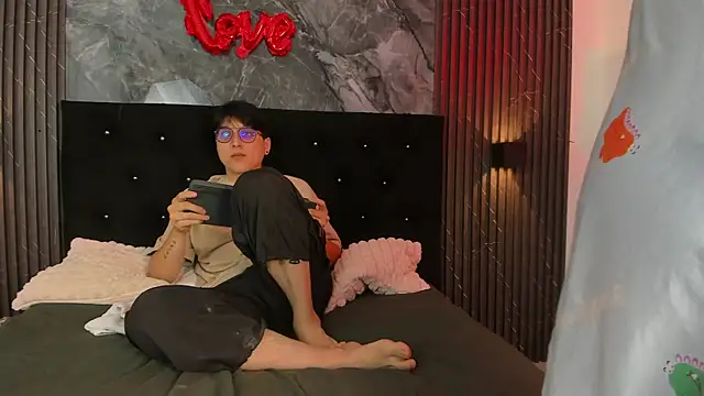 vanilla hot online show from 02/18/25, 01:22