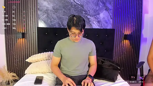 vanilla hot online show from 03/04/25, 01:17