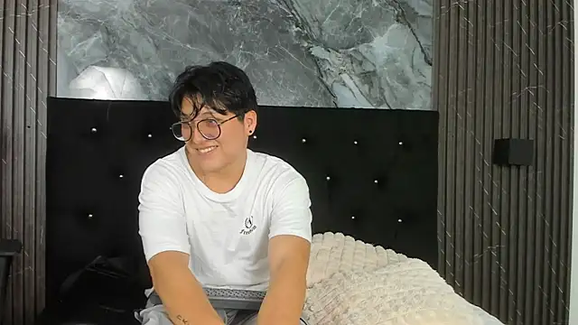vanilla hot online show from 03/05/25, 01:17