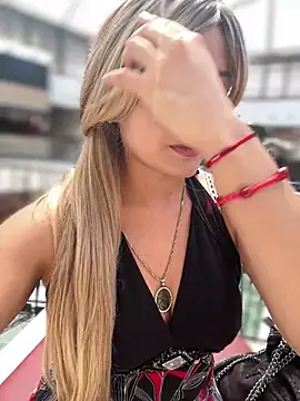monicavictoria1301 online show from 05/27/26, 01:41