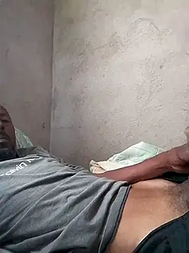 Snapshot of 1662 chatting on 12/18/25, 11:16 1662 online show from 12/18/25, 11:16