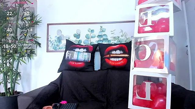 Snapshot of NicolettaLima chatting on 02/14/25, 08:15 NicolettaLima online show from 02/14/25, 08:15